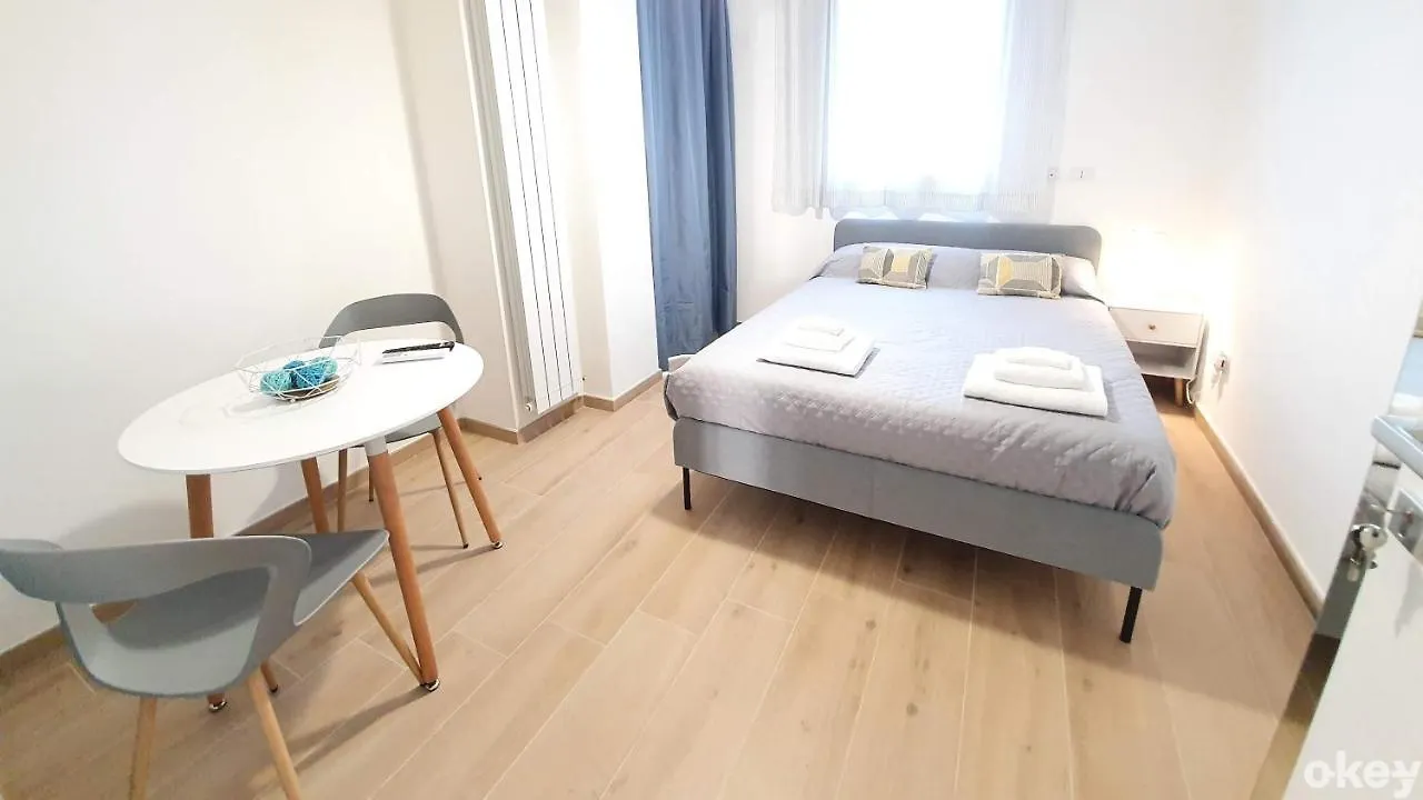 Blue Sky Rooftop Apartments - Bari Policlinico 0*,